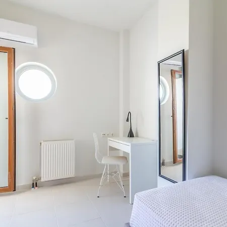 Trinity Seaside Family Maisonette Goúrnes