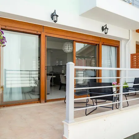 Trinity Seaside Family Maisonette בית נופש Goúrnes