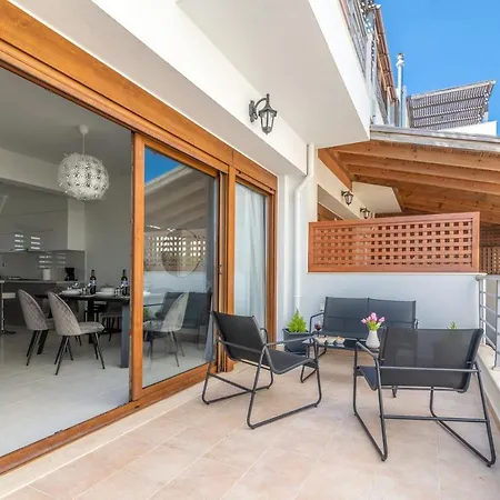 Trinity Seaside Family Maisonette בית נופש Goúrnes