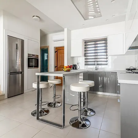 Trinity Seaside Family Maisonette * Goúrnes