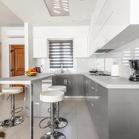 בית נופש Trinity Seaside Family Maisonette Goúrnes